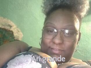 Ari_grande