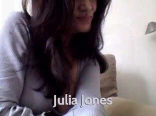 Julia_Jones