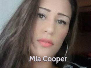 Mia_Cooper