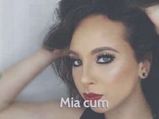 Mia_cum