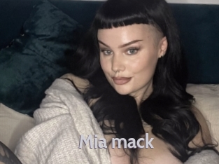 Mia_mack