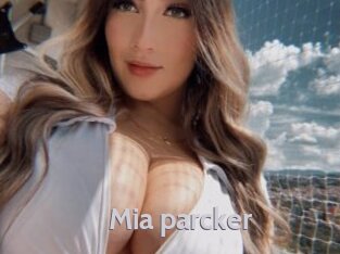 Mia_parcker