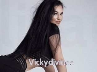 Vickydivinee