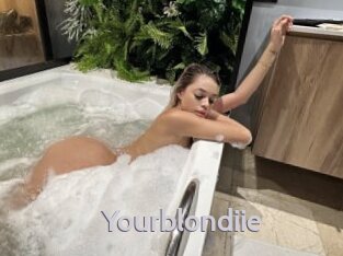 Yourblondiie